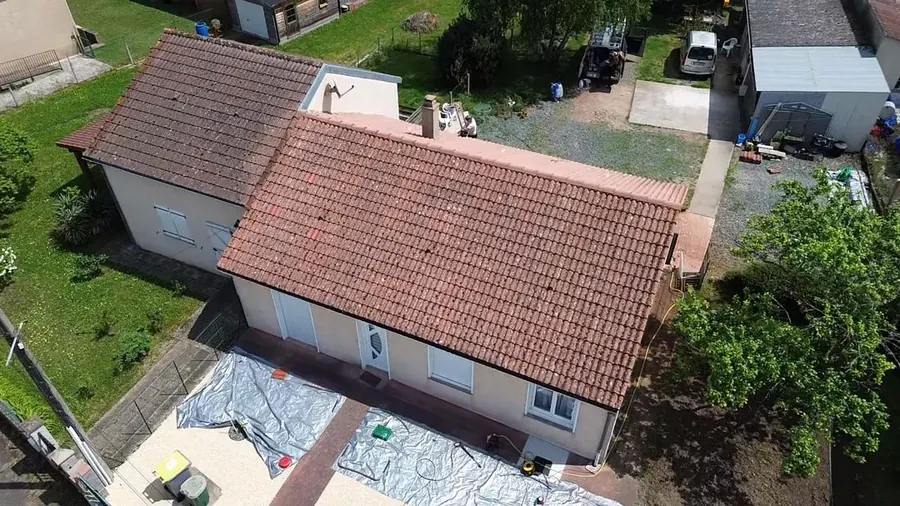 Pavillon avec couverture en tuiles, vue aérienne