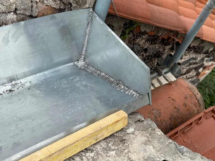 Chéneau en zinc façonné